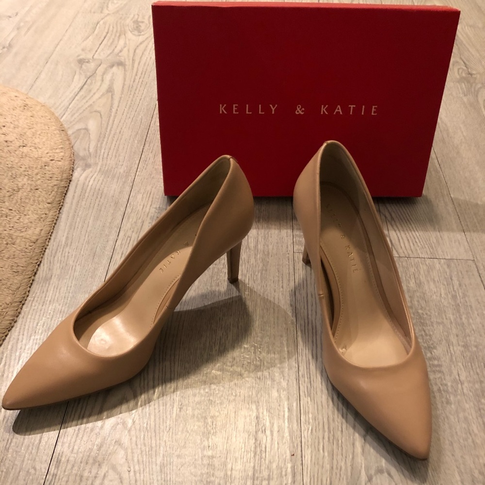 Kelly and Katie nude heels size 7 misha pumps